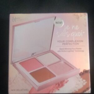 IT Cosmetics Je Ne Sais Quoi Blush Palette